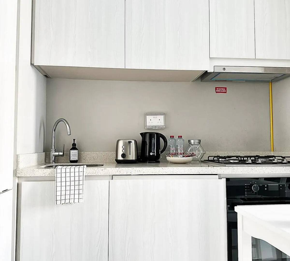 Apartment Burj Bliss - Canal-View Luxury 1Br Downtown Dubai