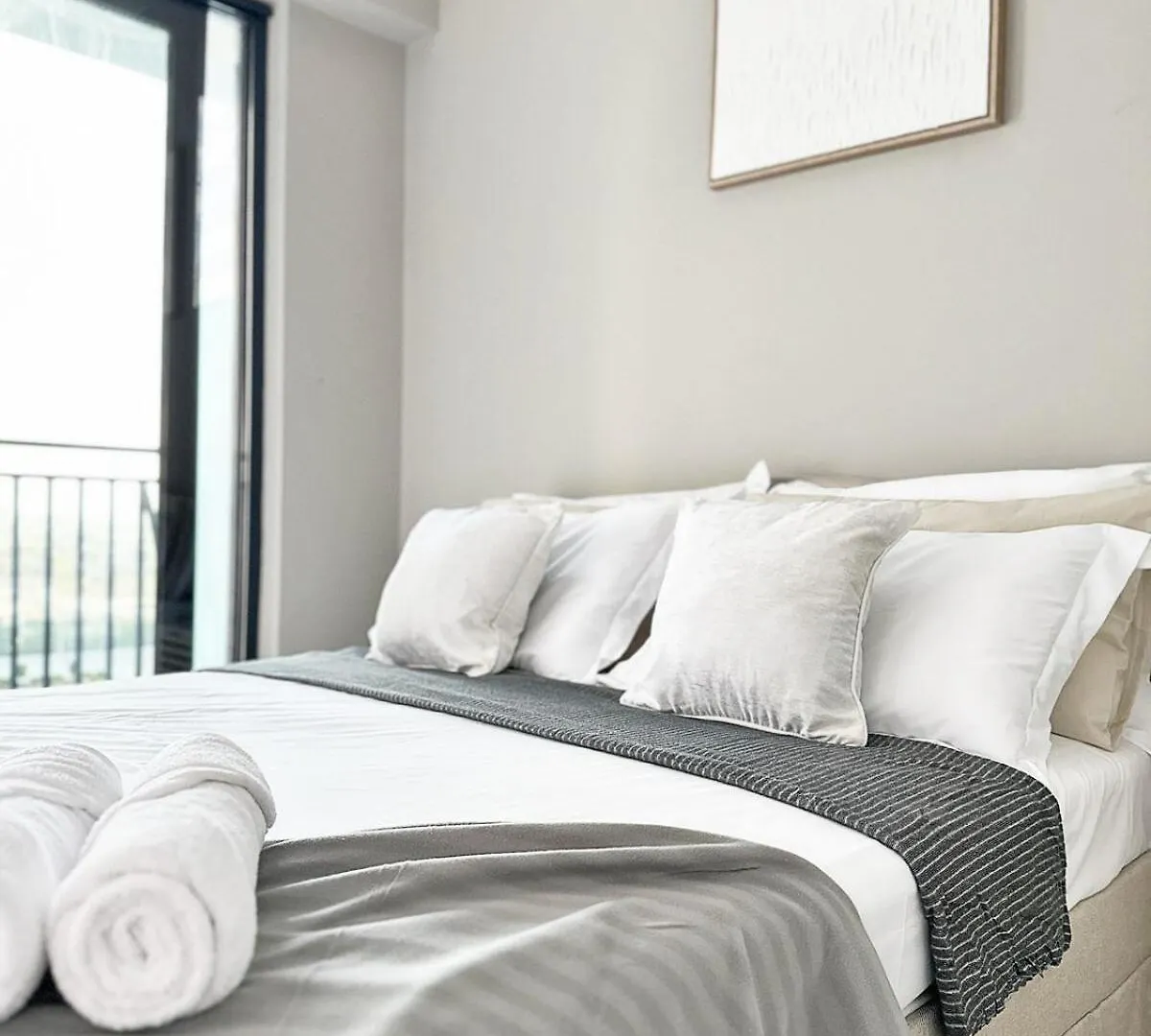 Burj Bliss - Canal-View Luxury 1Br Downtown Dubai 0*,  United Arab Emirates