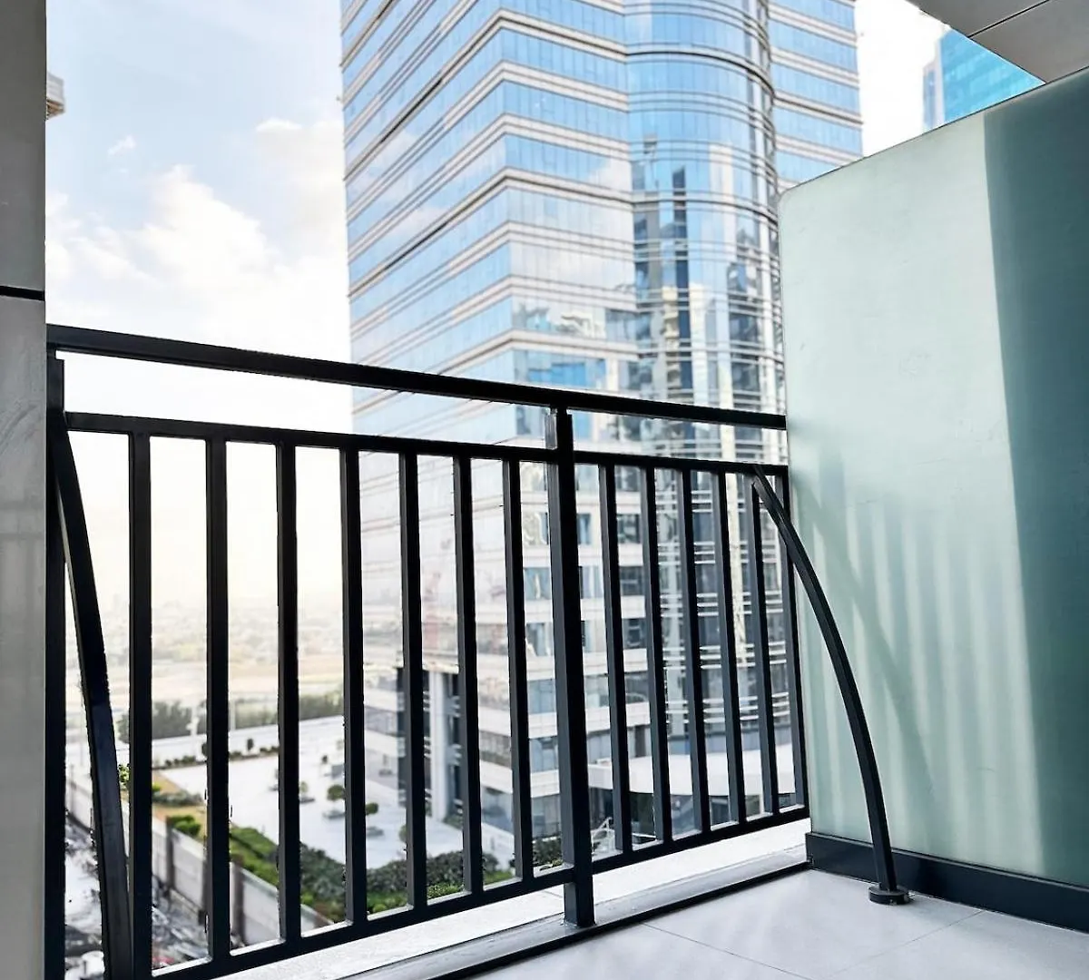 Burj Bliss - Canal-View Luxury 1Br Downtown Dubai