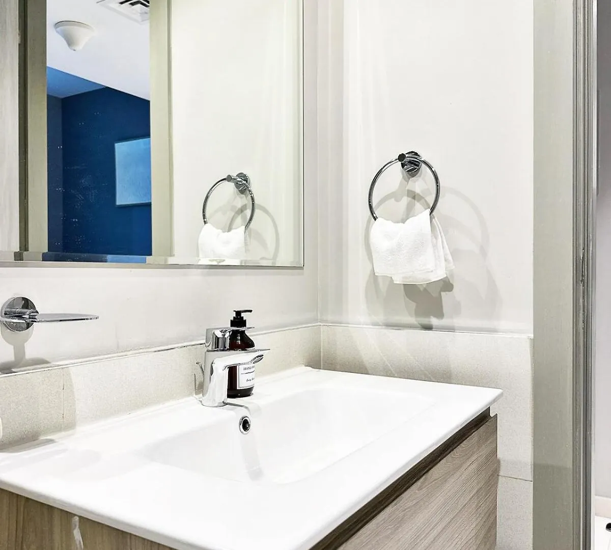 Apartment Burj Bliss - Canal-View Luxury 1Br Downtown Dubai