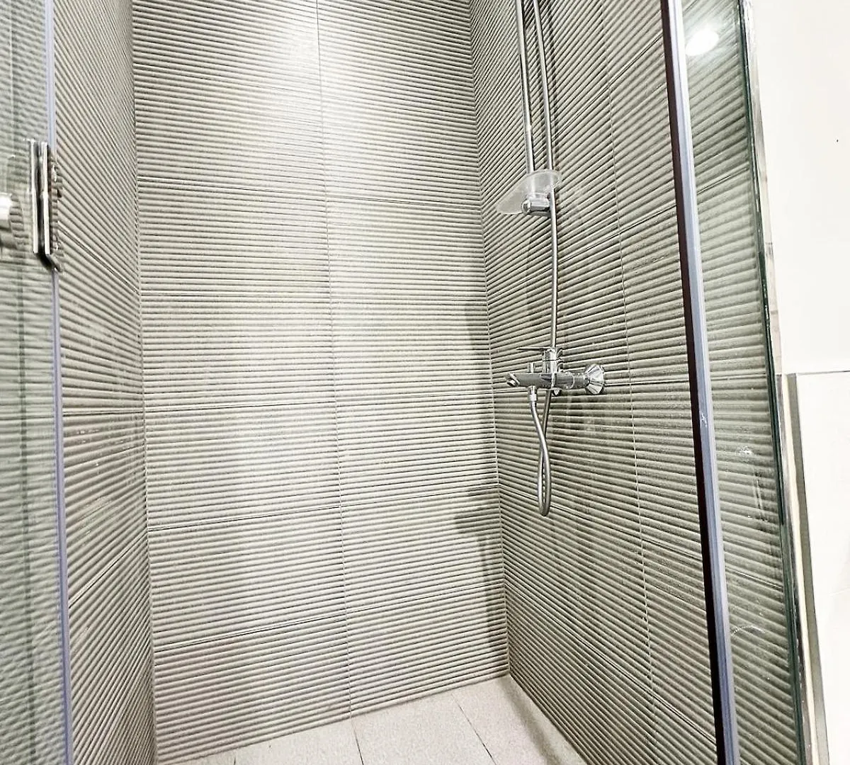 Burj Bliss - Canal-View Luxury 1Br Downtown Dubai