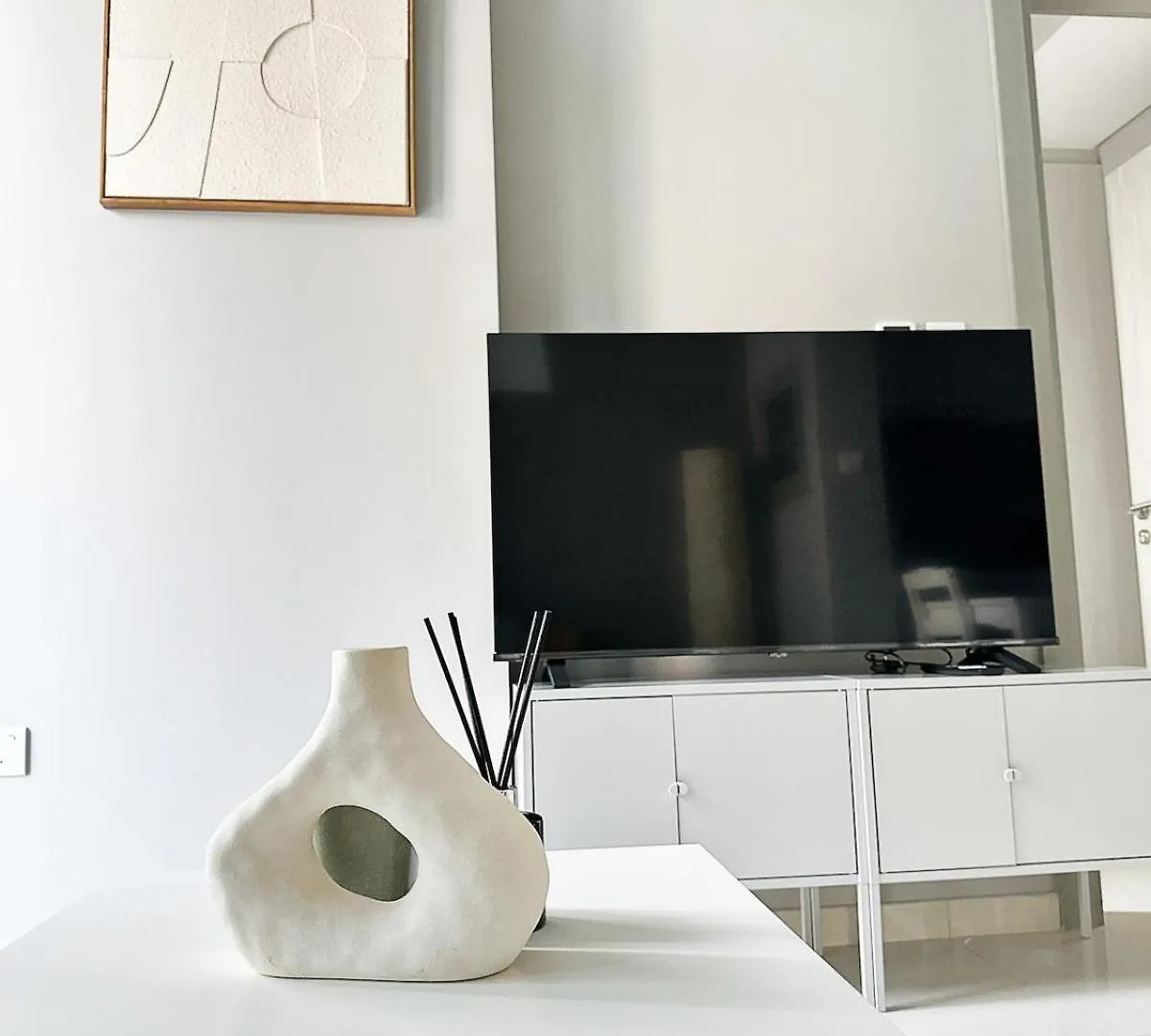 Burj Bliss - Canal-View Luxury 1Br Downtown Dubai